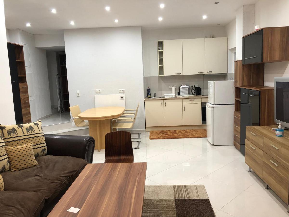 Apartment Seven's I *