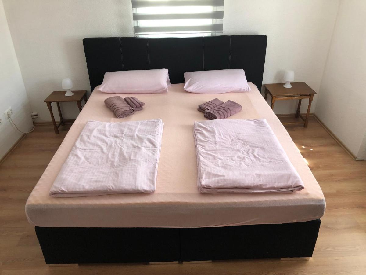 Seven's I Apartment
