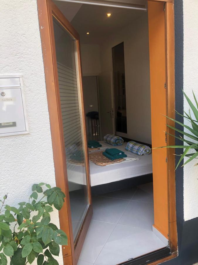 Seven's I Apartment