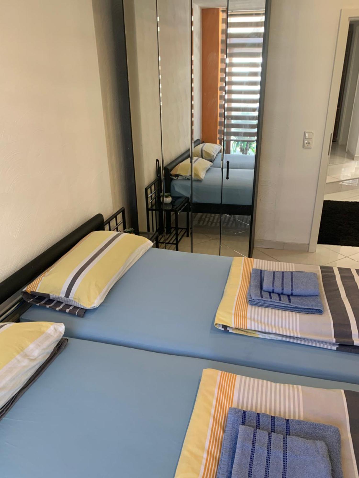 Apartment Seven's I *